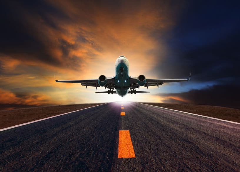 飛行機の滑走路はまっ平らではないというトリビア