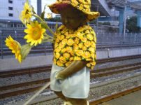 浜松町駅のホームにはおしゃれな小便小僧がいる、という雑学
