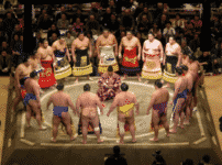 相撲界では下位の力士を「虫メガネ」と呼ぶという雑学