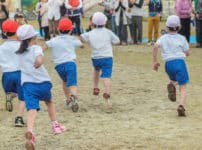 日本最初の運動会のプログラムには「ブタ追い競争」があったという雑学