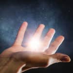 人間の身体は発光しているという雑学