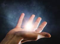 人間の身体は発光しているという雑学