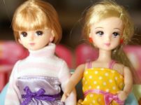 リカちゃん人形のクツを舐めると異常に苦いという雑学