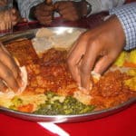 世界の40％は食事を手で食べるという雑学