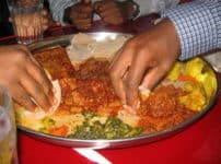 世界の40％は食事を手で食べるという雑学