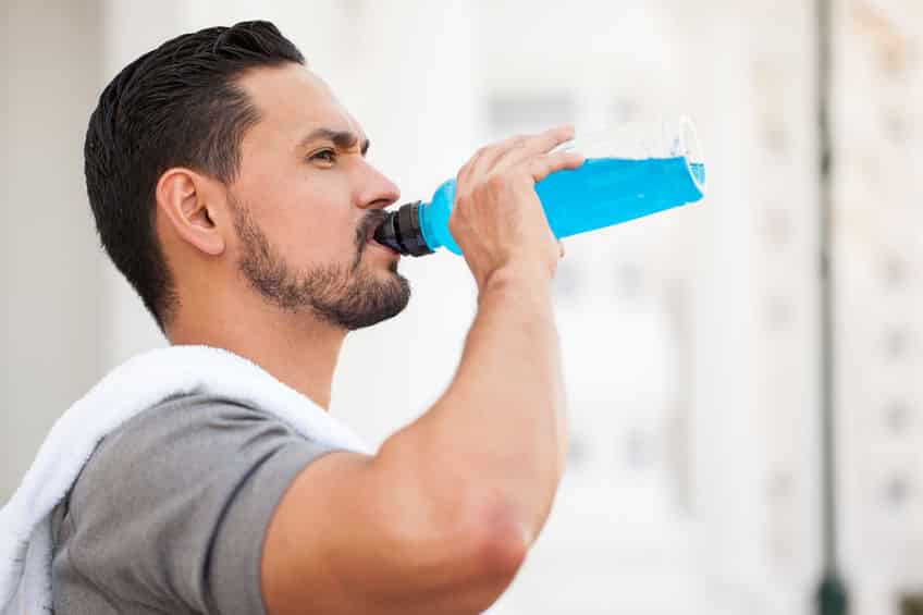 決め手は糖分の有無!水とスポーツドリンクはどちらが吸収が早い?という雑学まとめ