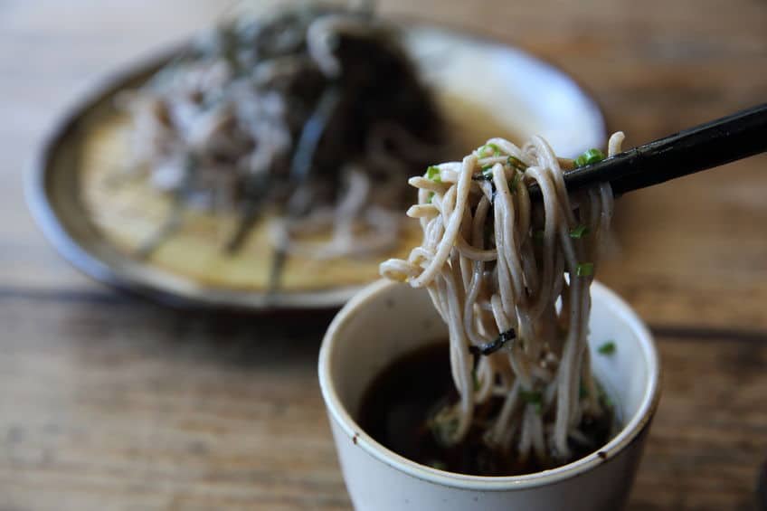 そばを食べるときに音を立てるのはマナー違反?【ヌードルハラスメント】についての雑学まとめ
