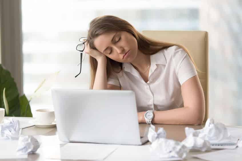 人差し指の付け根にある「合谷」のツボで眠気を撃退しようというトリビア