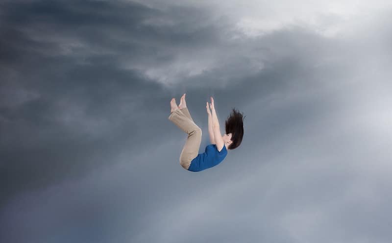 パラシュートなし!上空1万mから落下して生還した女性がいるという雑学まとめ
