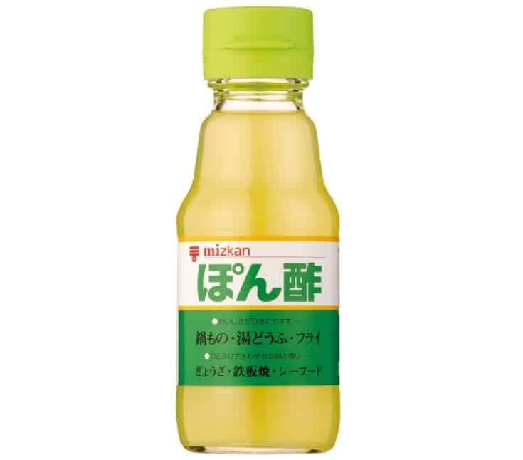ポン酢とは本来、柑橘果汁を長持ちさせるために酢を混ぜたもの。現在一般的に「ポン酢」と呼ばれているものは、「ポン酢醤油」というトリビア