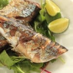 焼き魚にすだちレモンをかけるのはなぜ？という雑学