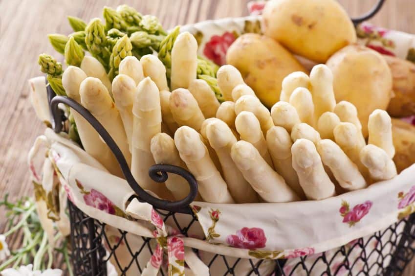 美味しくアスパラガスを食べたければ、立てて保存しようというトリビア