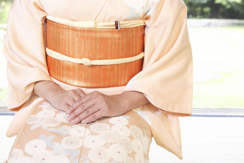 足がしびれるのは正しい正座ができていないからというトリビア