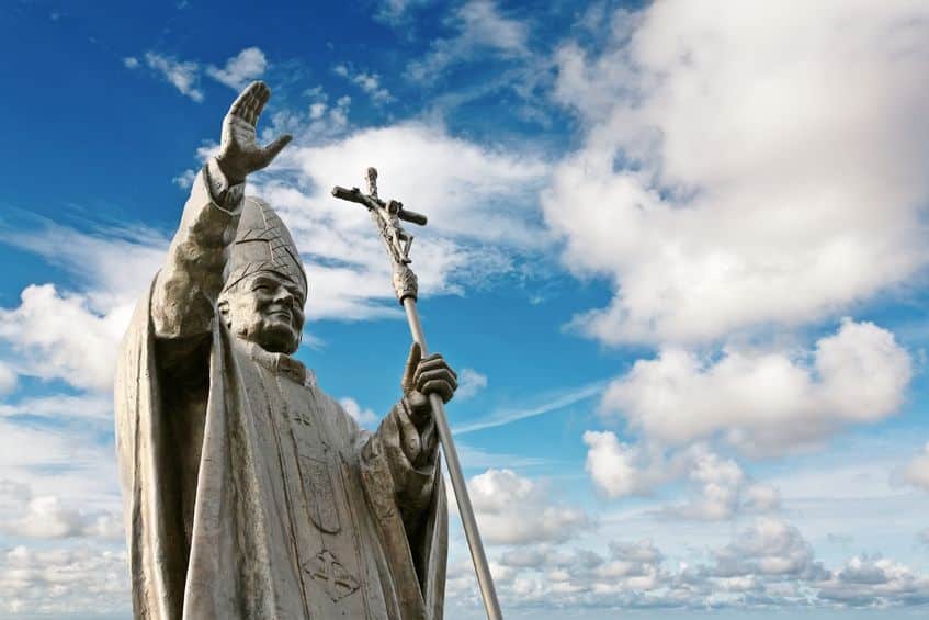 ハンマーで…?かつてのローマ法王の死を"確認する手順"がスゴすぎるという雑学まとめ