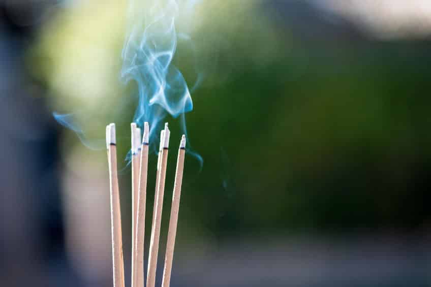仏壇やお墓にたてるお線香には様々な意味があるという雑学
