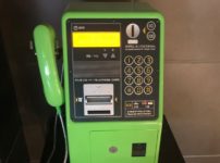 昔は公衆電話が10円で使い放題だったという雑学