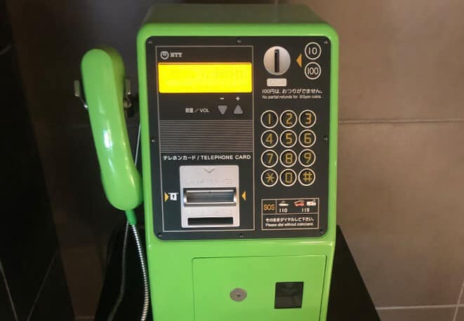 昔は公衆電話が10円で使い放題だったという雑学