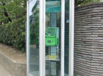 公衆電話ボックスに鏡がある理由に関する雑学