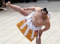 力士が四股をふむ理由に関する雑学