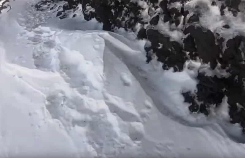"富士山へGO"の滑落事故。足跡がある