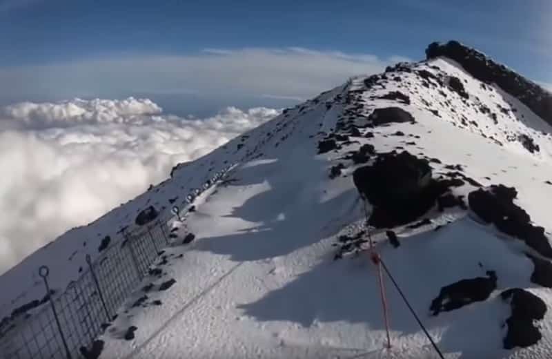 "富士山へGO"の滑落事故。斜面の傾斜がすごい