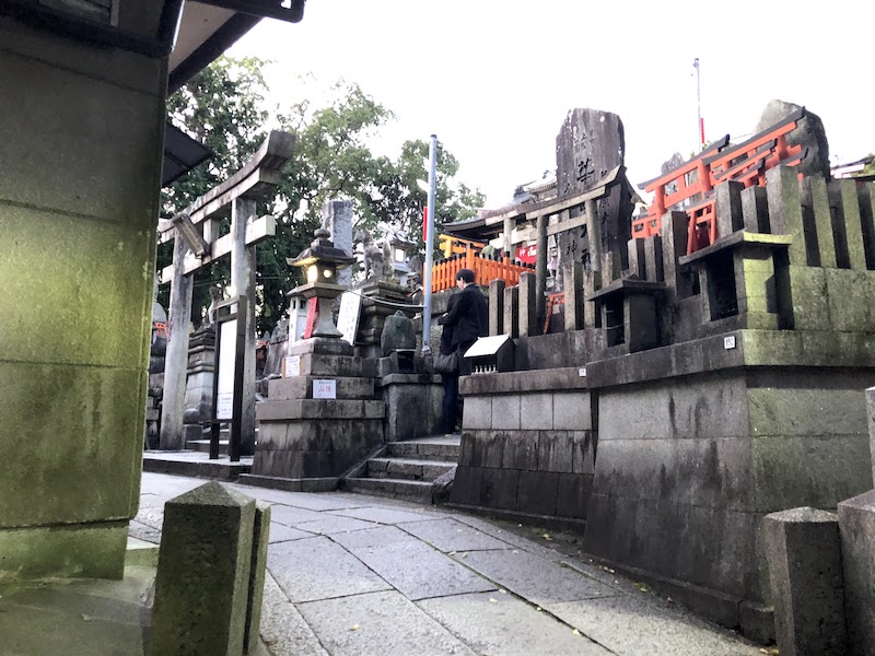 伏見稲荷大社の千本鳥居の山頂