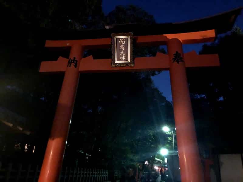 伏見稲荷大社の千本鳥居を下山