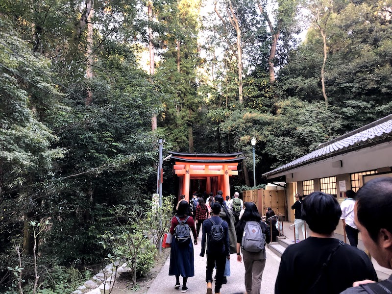 伏見稲荷大社の千本鳥居の最初の休憩所
