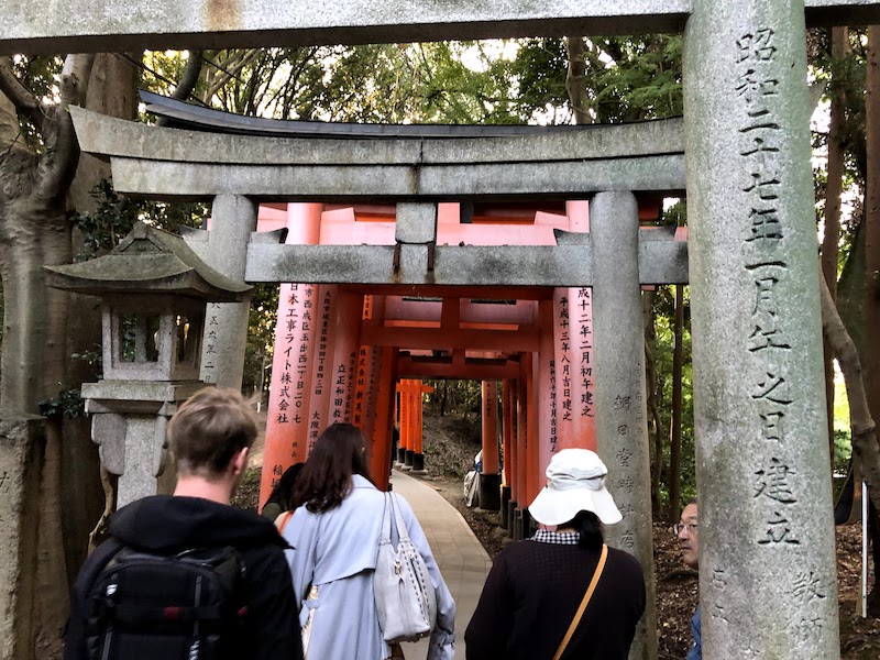 伏見稲荷大社の千本鳥居のカーブ