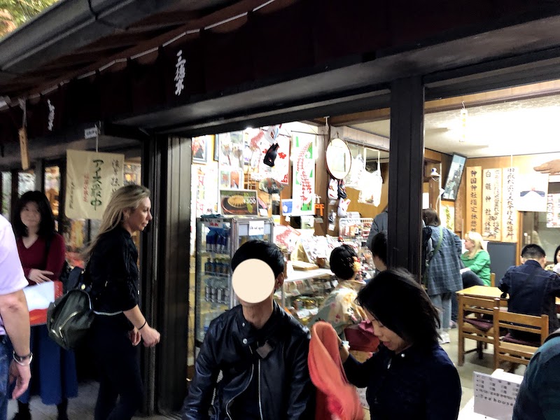 伏見稲荷大社の千本鳥居の売店