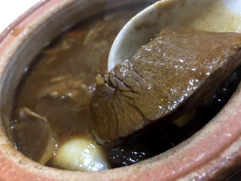 「銀の塔 祇園店」のビーフシチューの肉