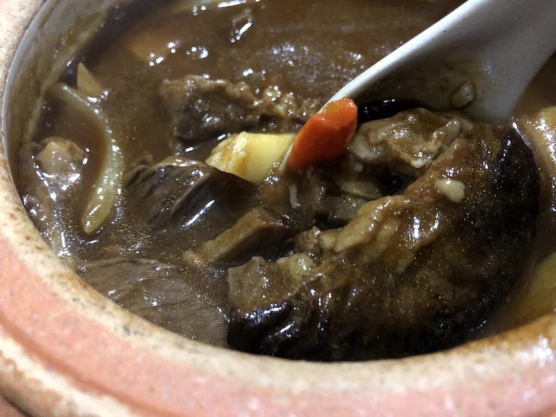 「銀の塔 祇園店」のビーフシチューのたっぷりお肉