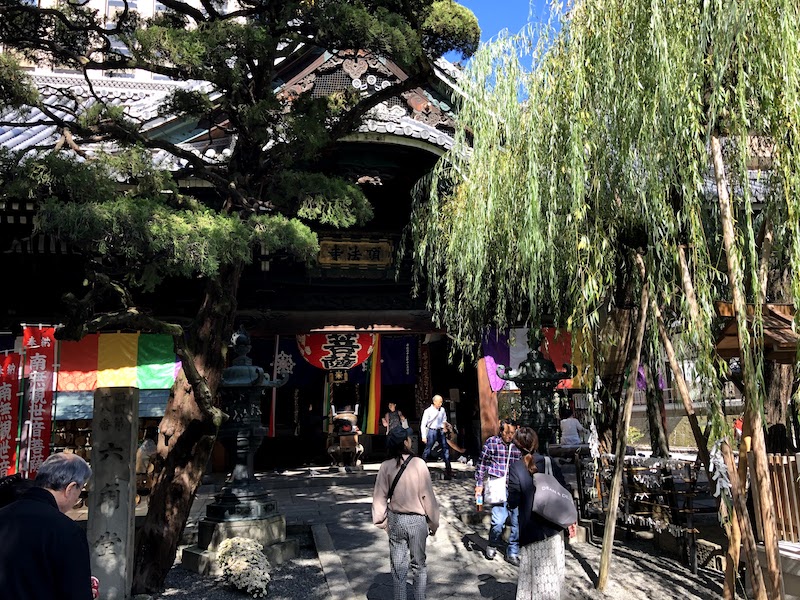 六角堂の境内全景