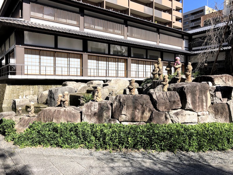六角堂の右手