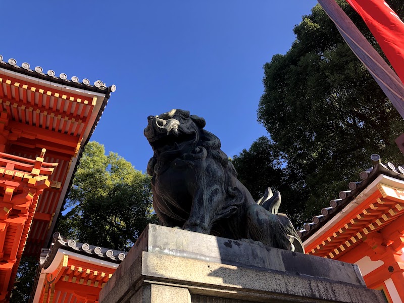 八坂神社の西門の狛犬