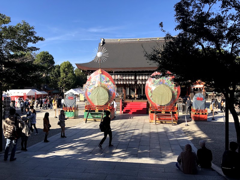 八坂神社の境内