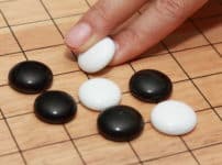 碁石の白石より黒石が少しだけ大きい理由に関する雑学