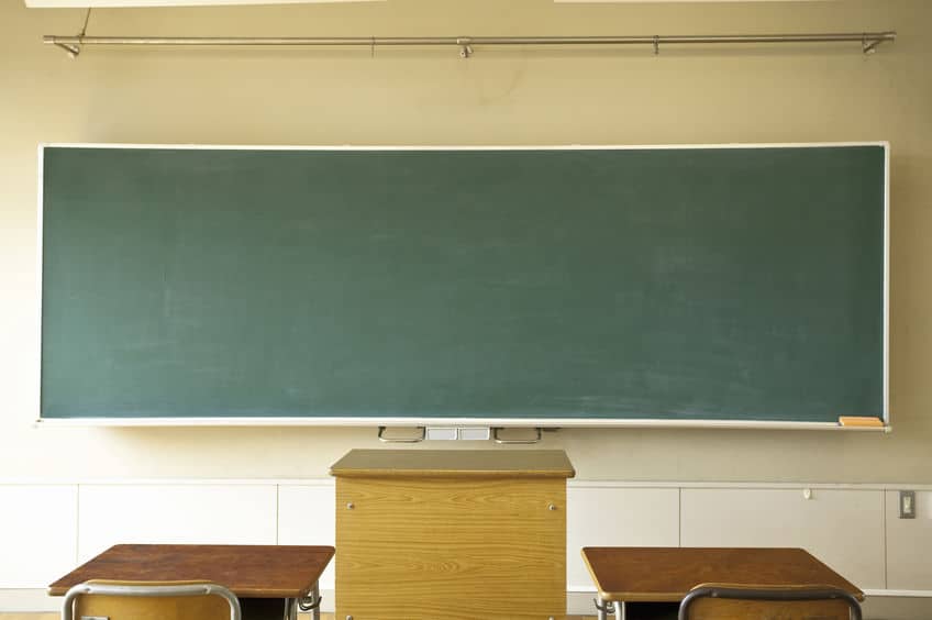脳が判断?黒板を爪でひっかく音はなぜ不快なのか?という雑学まとめ