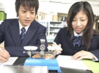 理科室の椅子に背もたれがない理由に関する雑学