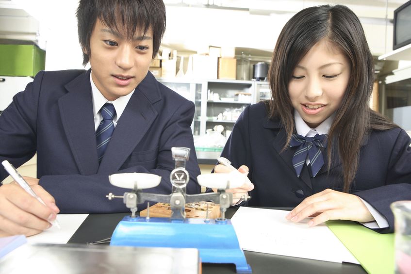 理科室の椅子に背もたれがない理由に関する雑学