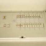 電気のブレーカーはどうなると落ちるの？アンペアの仕組みに関する雑学