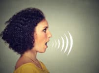 自分の声を録音すると違う人の声に聞こえる理由に関する雑学