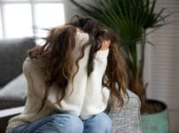日本の年間の中絶の数は自殺者より多いという雑学