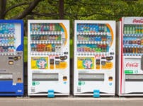 自動販売機は売り切れ状態でも1本は残っている？という雑学