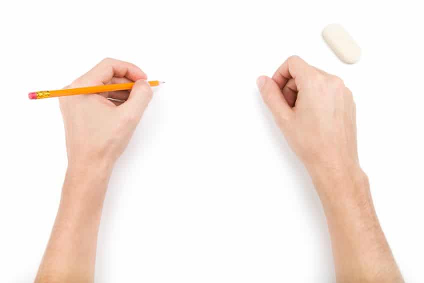 おみくじを結ぶ場合は利き手と反対の手で結ぶという雑学
