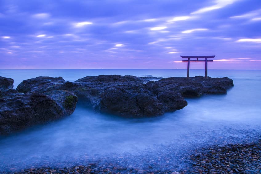 海の岩の上に立っている神社があるという雑学まとめ