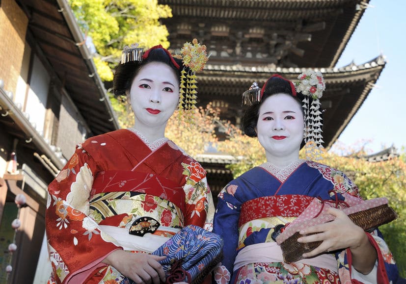 舞妓さんや芸者さんが顔を白く塗る理由に関する雑学