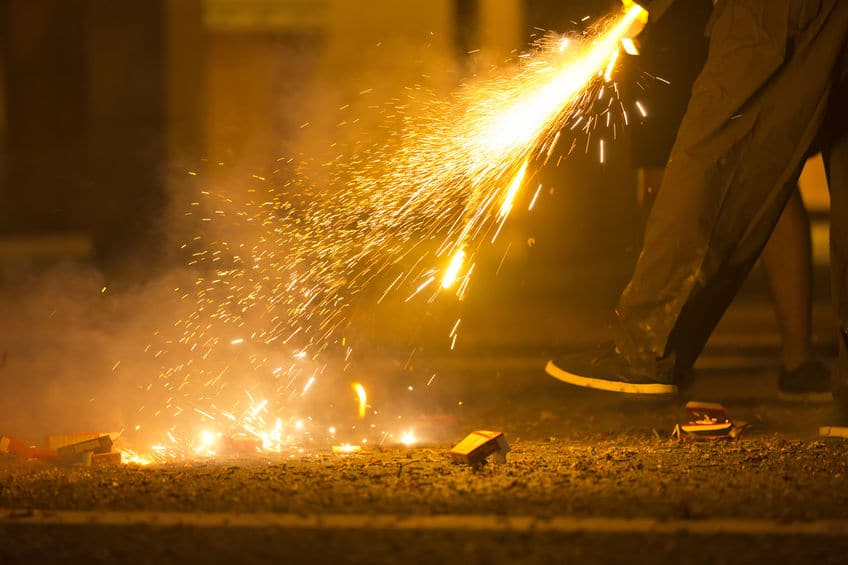 お盆に"お墓で爆竹"をする風習がある長崎県のスゴさ【動画】についてのトリビアまとめ