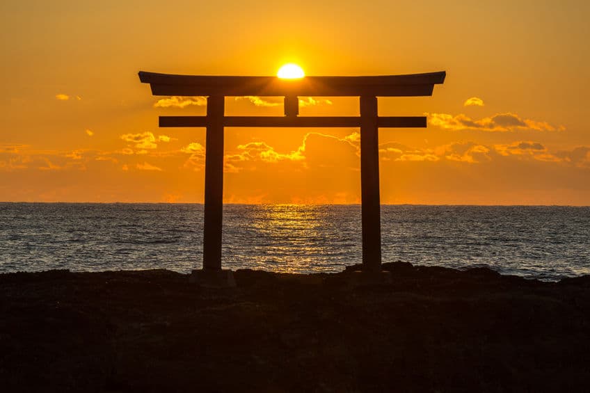 茨城県の大洗磯前神社は海の岩の上に立っているという雑学