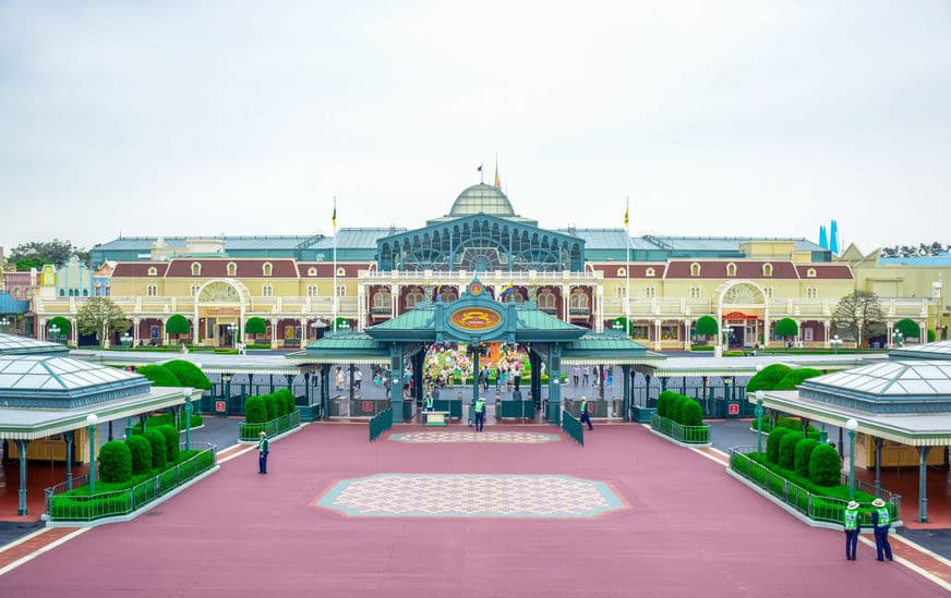 ディズニーランドから周辺の建物は見えないという雑学